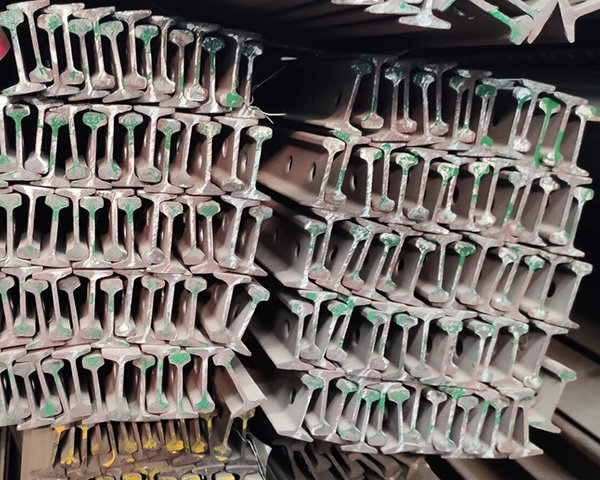 昨日，一批木軌枕發往山西朔州某礦…