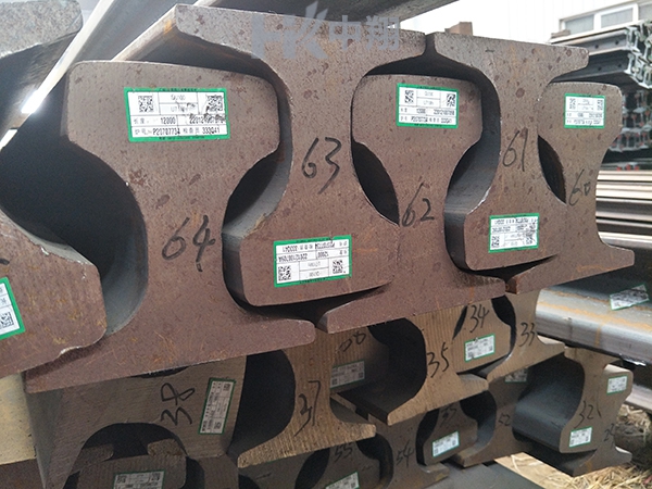 一批QU100起重軌順利發往天津某港口